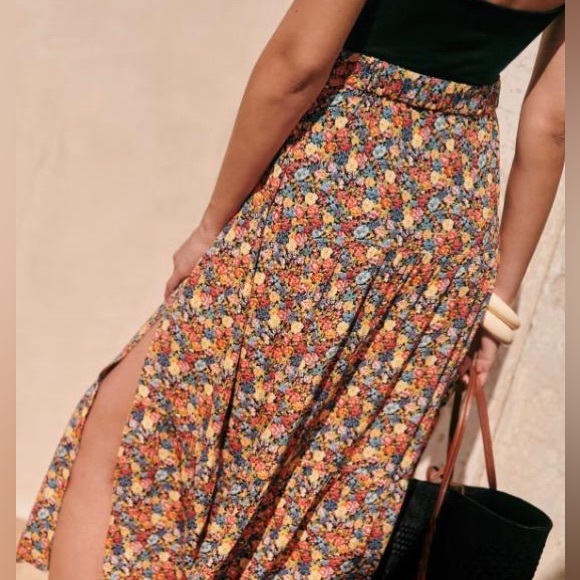 Sezane Dresses & Skirts - Sézane Tammie Skirt in Sunflower Print Size 42